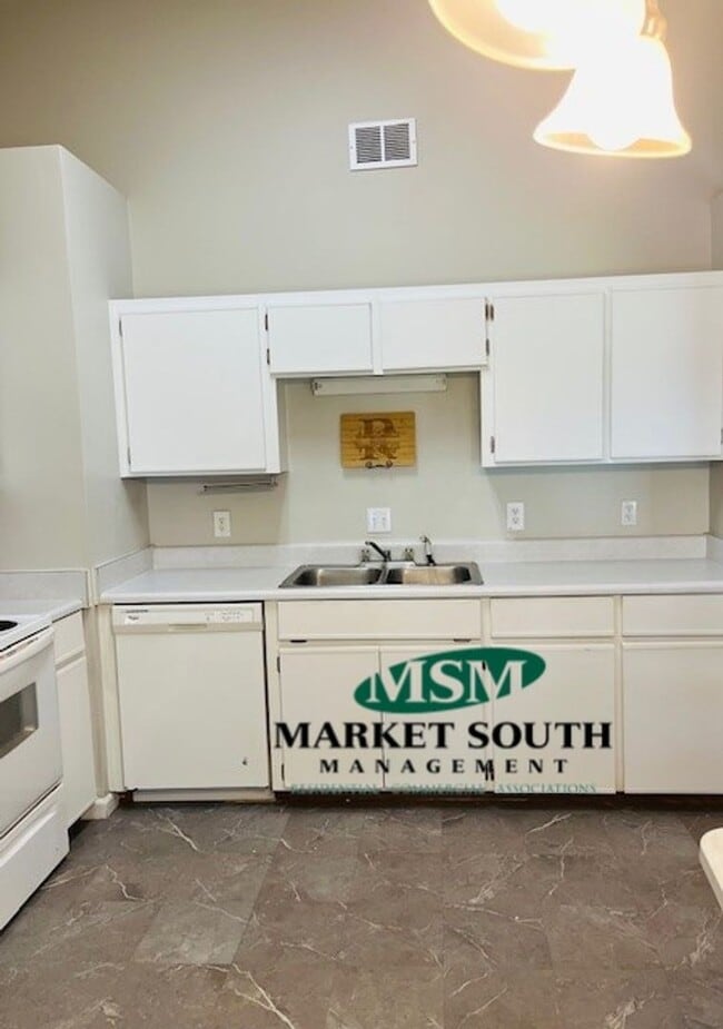 Building Photo - 3 Bedroom Beauty in Laurelwood Plantation- SPECIAL OFFER!!!