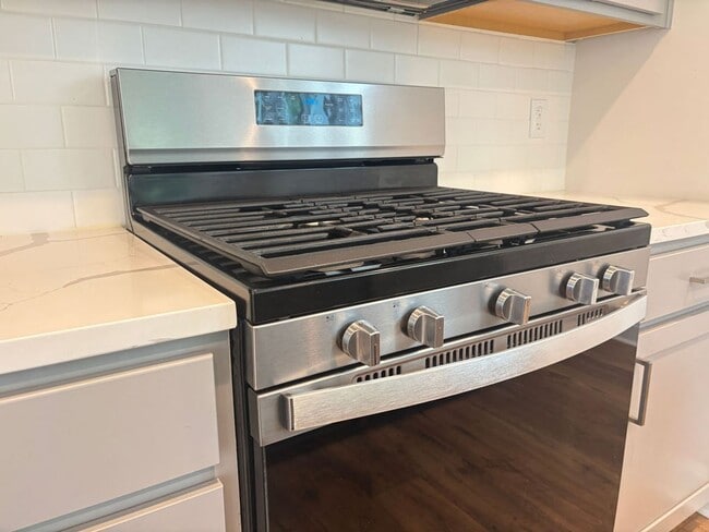 Building Photo - Available now. Beautiful 3 BR/2.5 BA New C...