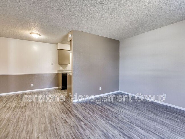 Building Photo - 5323 E 47th Pl