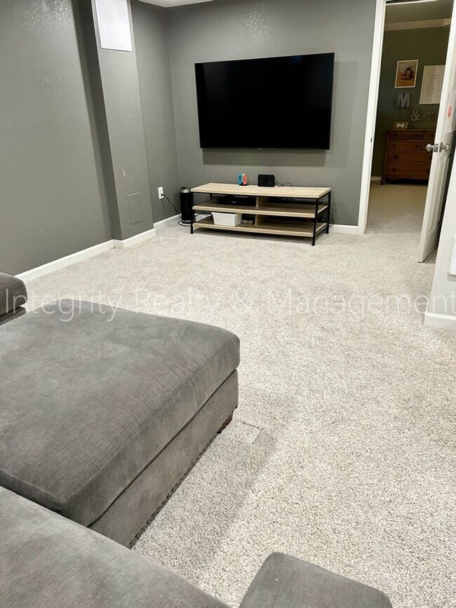 Building Photo - 9722 W Polk Dr