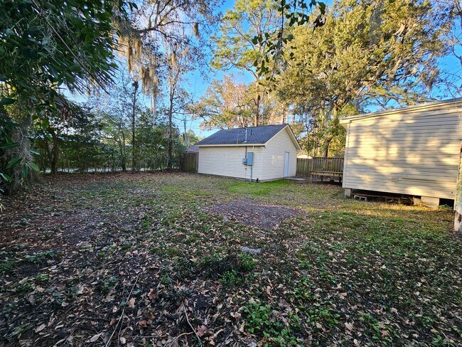 Building Photo - 3 Bedroom, 2 bath w/ detached 1 bed/ 1 bath Mother in law suite.  A MUST SEE!!