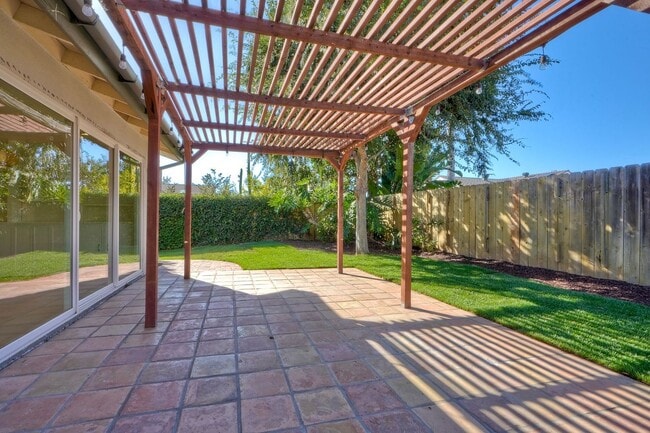 Building Photo - Beautifully Renovated 3-Bedroom Home with ...