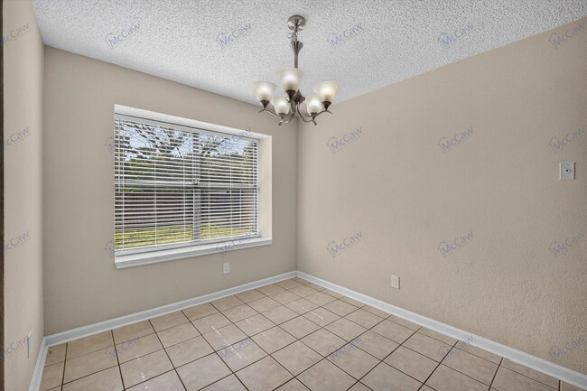 Building Photo - 2607 Parkview Dr