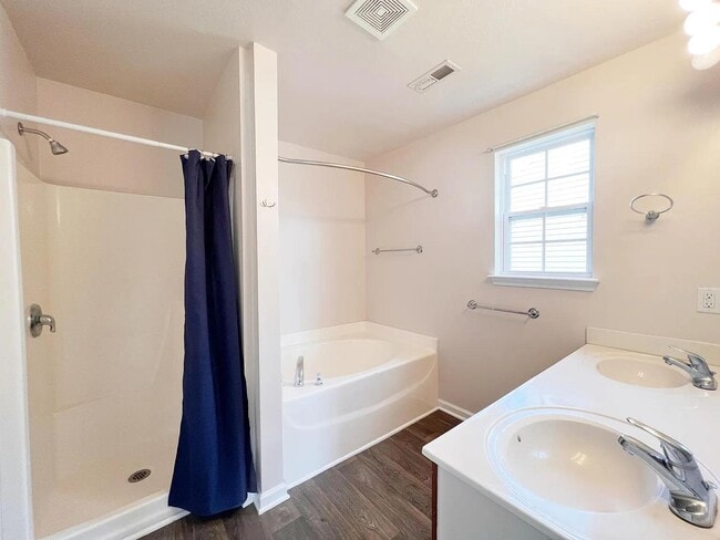 Building Photo - 616 Fountain Brook Ln