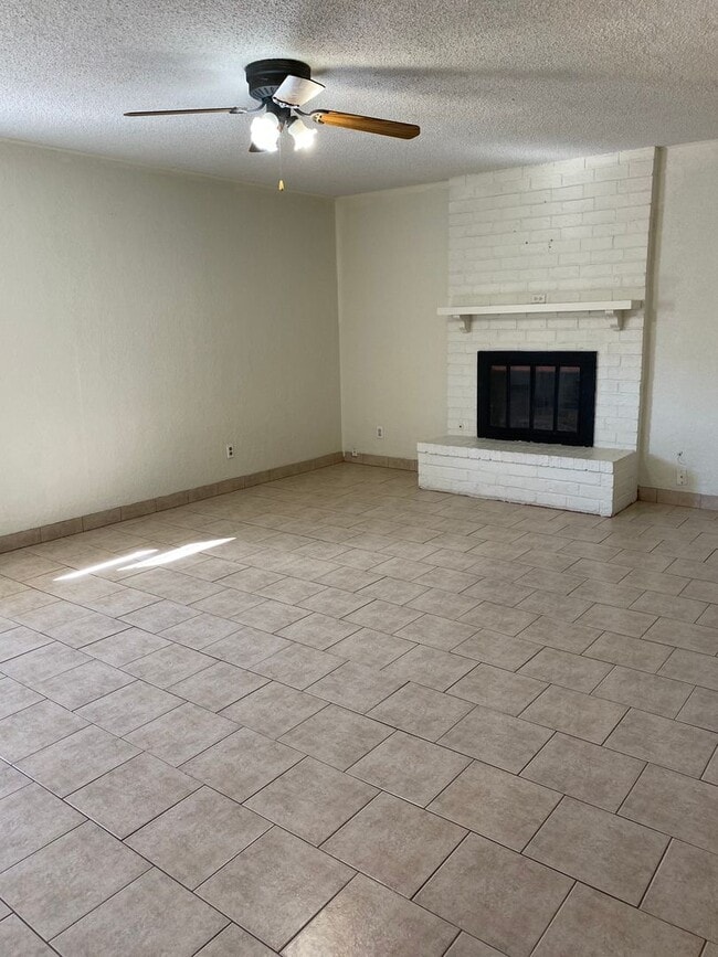 Building Photo - Great Starter Home