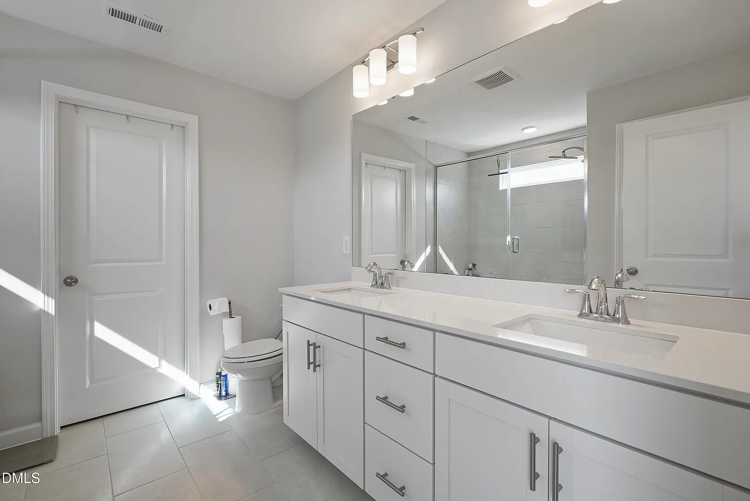 Building Photo - Room in House on Longleaf Gln Ln