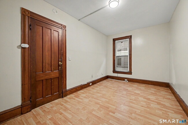 Building Photo - 135 Sherwood Ave