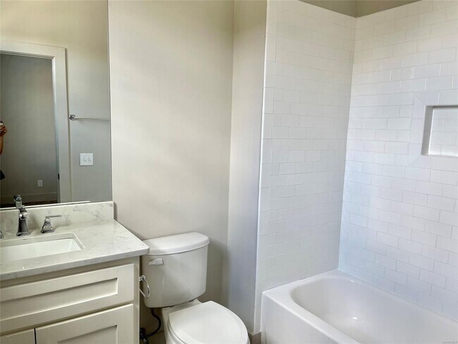 Building Photo - 4924 Upper James St