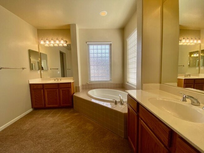 Building Photo - EXCEPTIONAL 4 BEDROOMS, 3 BATH, 3 CAR GARA...