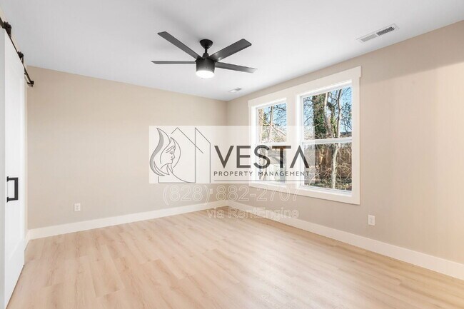 Building Photo - 9 Silent Pl