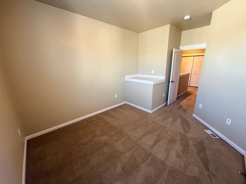 Building Photo - 3640 Summerlinn Dr