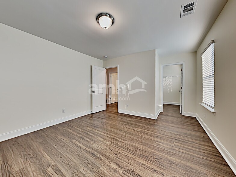 Building Photo - 315 Lakeside Blvd