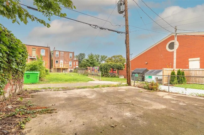 Building Photo - 3119 Iowa Ave