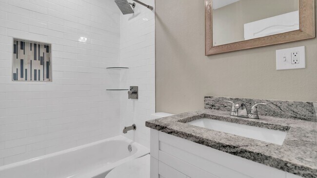 Building Photo - Spacious remodeled South Tampa 4BR/3BA hom...