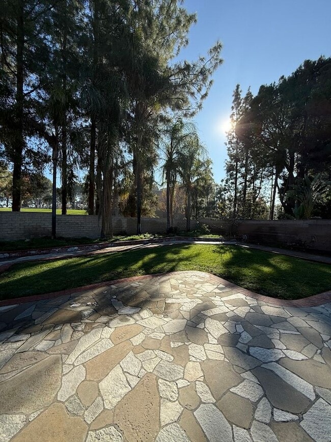 Building Photo - Beautiful 3 Bedroom 2 Bathroom West Hills Home! Great Location! Ready for Move-In!