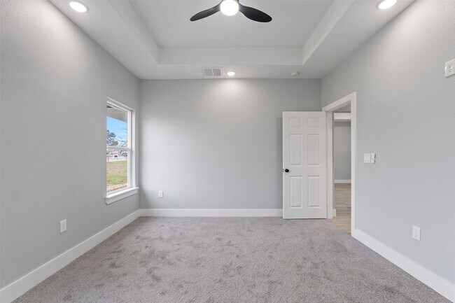 Building Photo - 7 Meadowview Dr