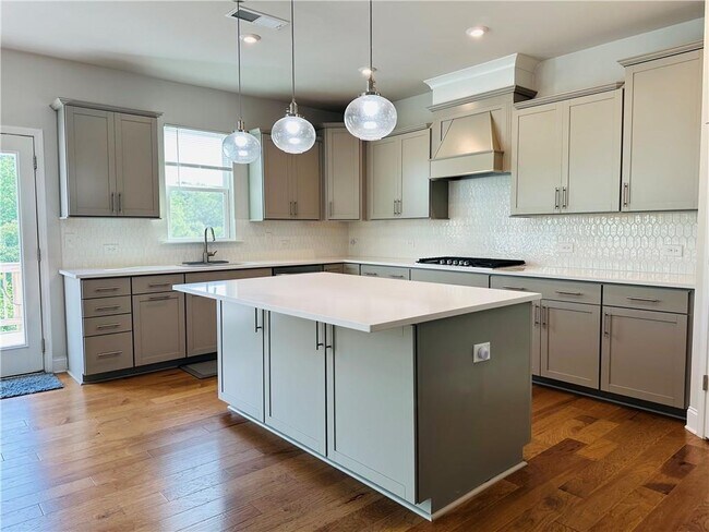 Building Photo - 4800 Sierra Creek Dr NE