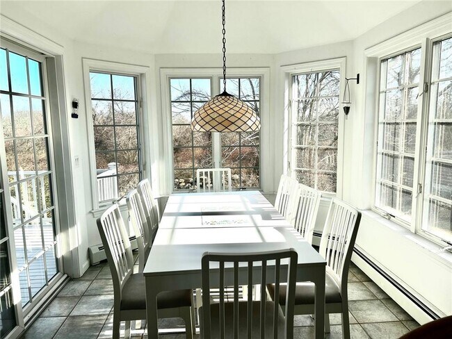 Building Photo - 123 Border Ave