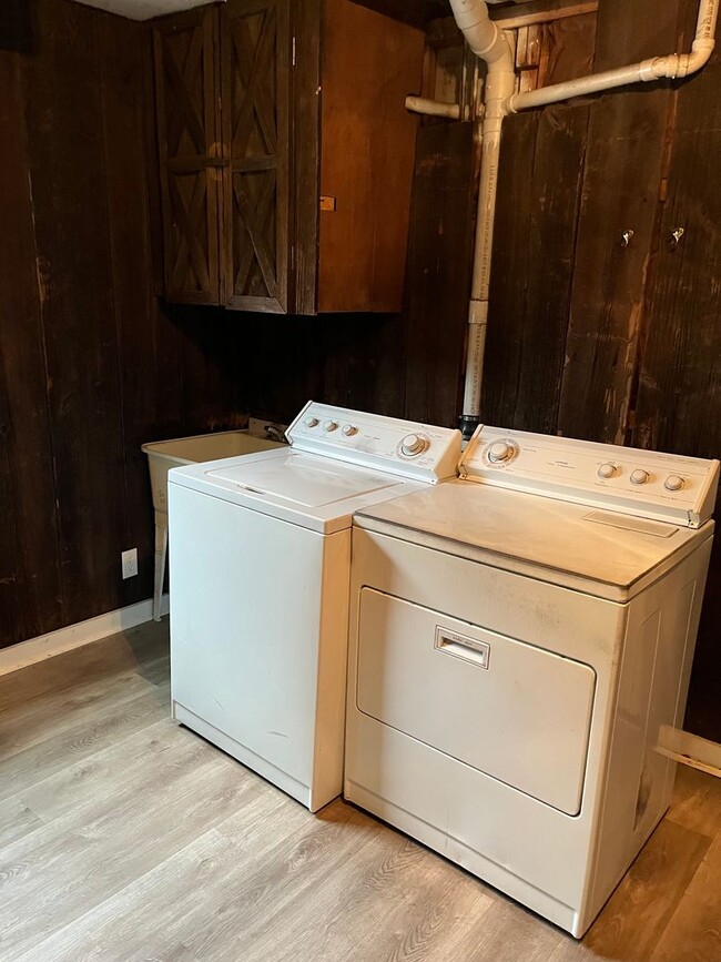 Building Photo - Two Bedroom Home on Austin Lake