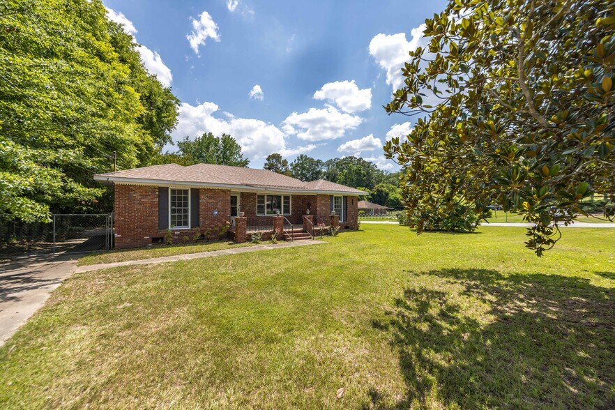 Building Photo - 3824 Forrest Rd