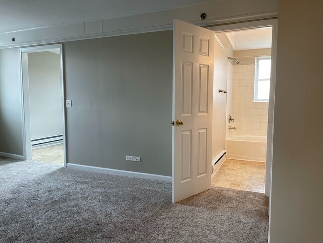 Building Photo - x141a-R