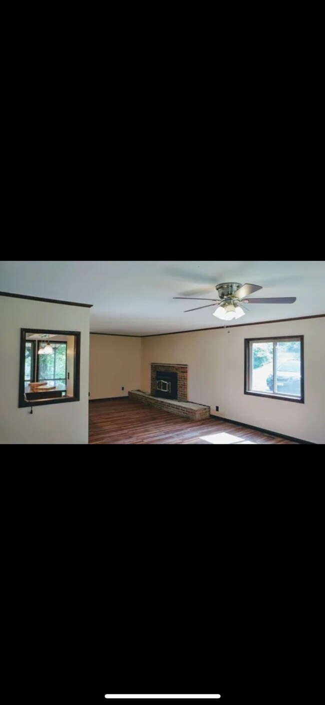 Building Photo - 99 Windy Farm Rd