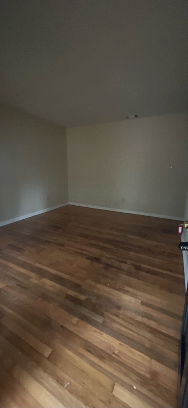 Building Photo - 712 Goodall Ave