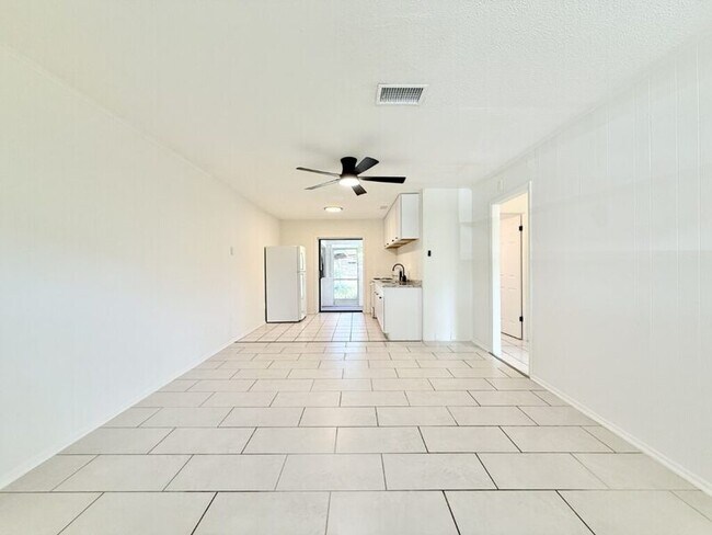 Building Photo - 603 64th Ave W