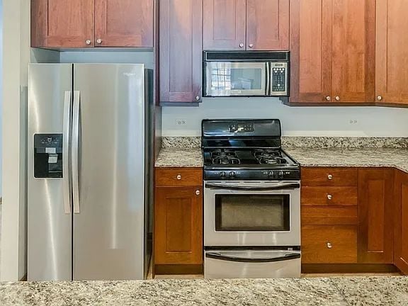 Building Photo - 3338 N Sheffield Ave