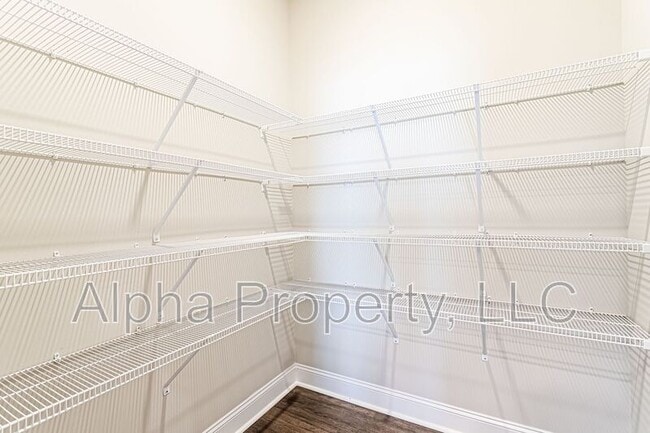 Building Photo - 14 Alderly Way