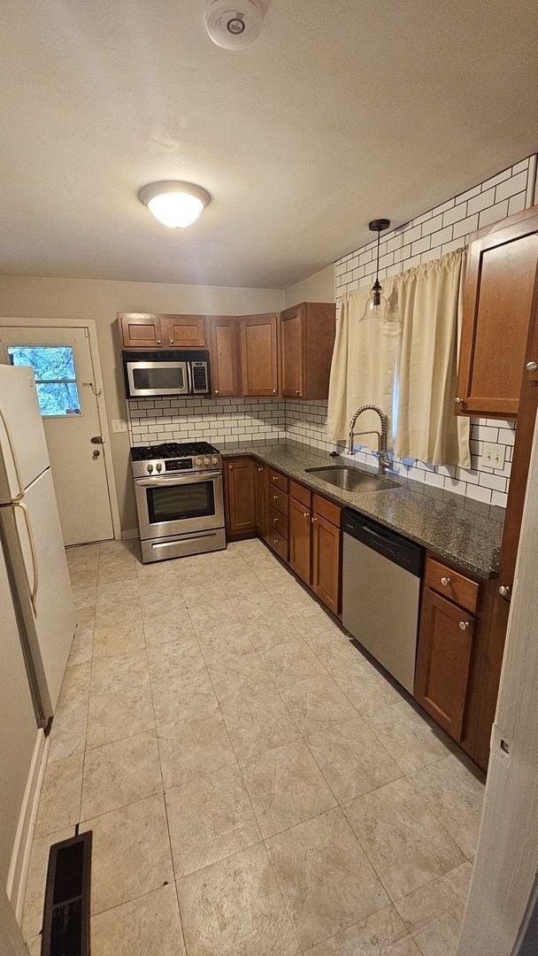 Building Photo - MOVE IN SPECIAL!! LIMITED TIME ONLY!! FIRST MONTHS FREE! $45 APPLICATION FEE SPECIAL!!