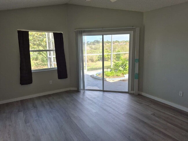 Building Photo - "Spacious 1732 Sq Ft 3-Bed, 2 Baths, in Tarpon Springs!"