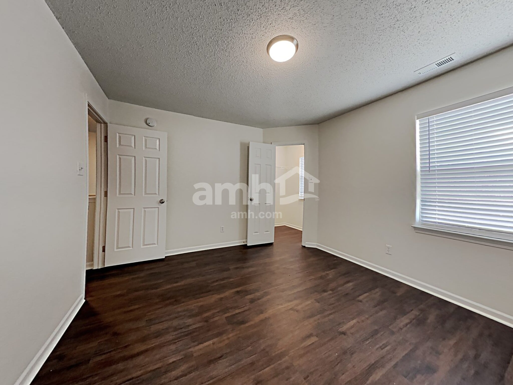 Building Photo - 10890 Clear Spring Dr