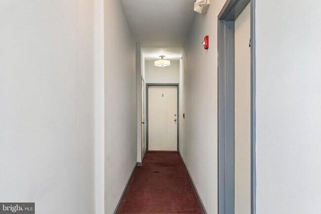 Building Photo - 303 S 11th St