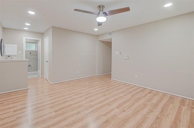 Building Photo - 2302 Brook View Ln
