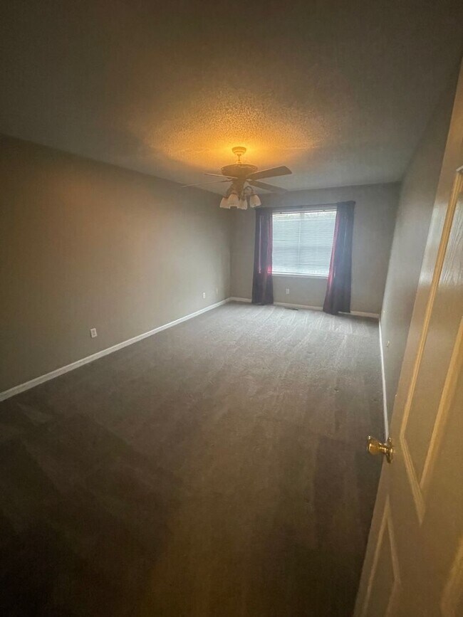 Building Photo - 212 Foxchase Ln