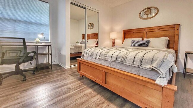 Building Photo - 3705 SW 27th St