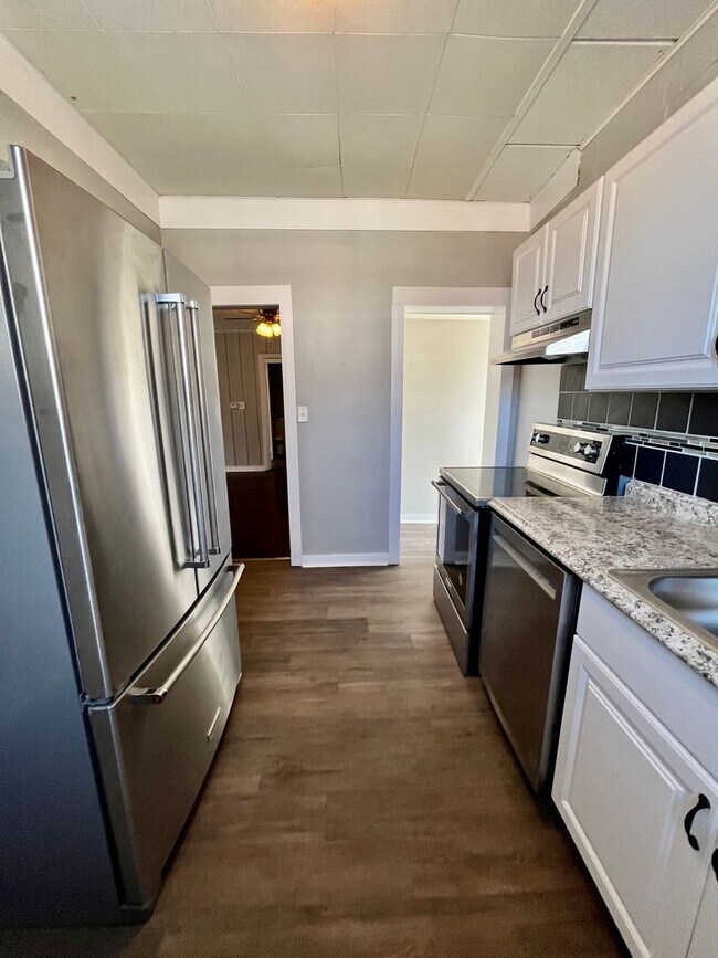 Building Photo - Spacious single family home in Independenc...