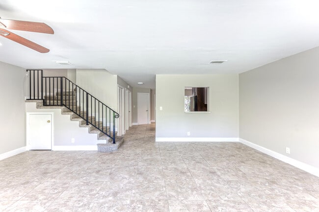 Building Photo - 660 Coventry St