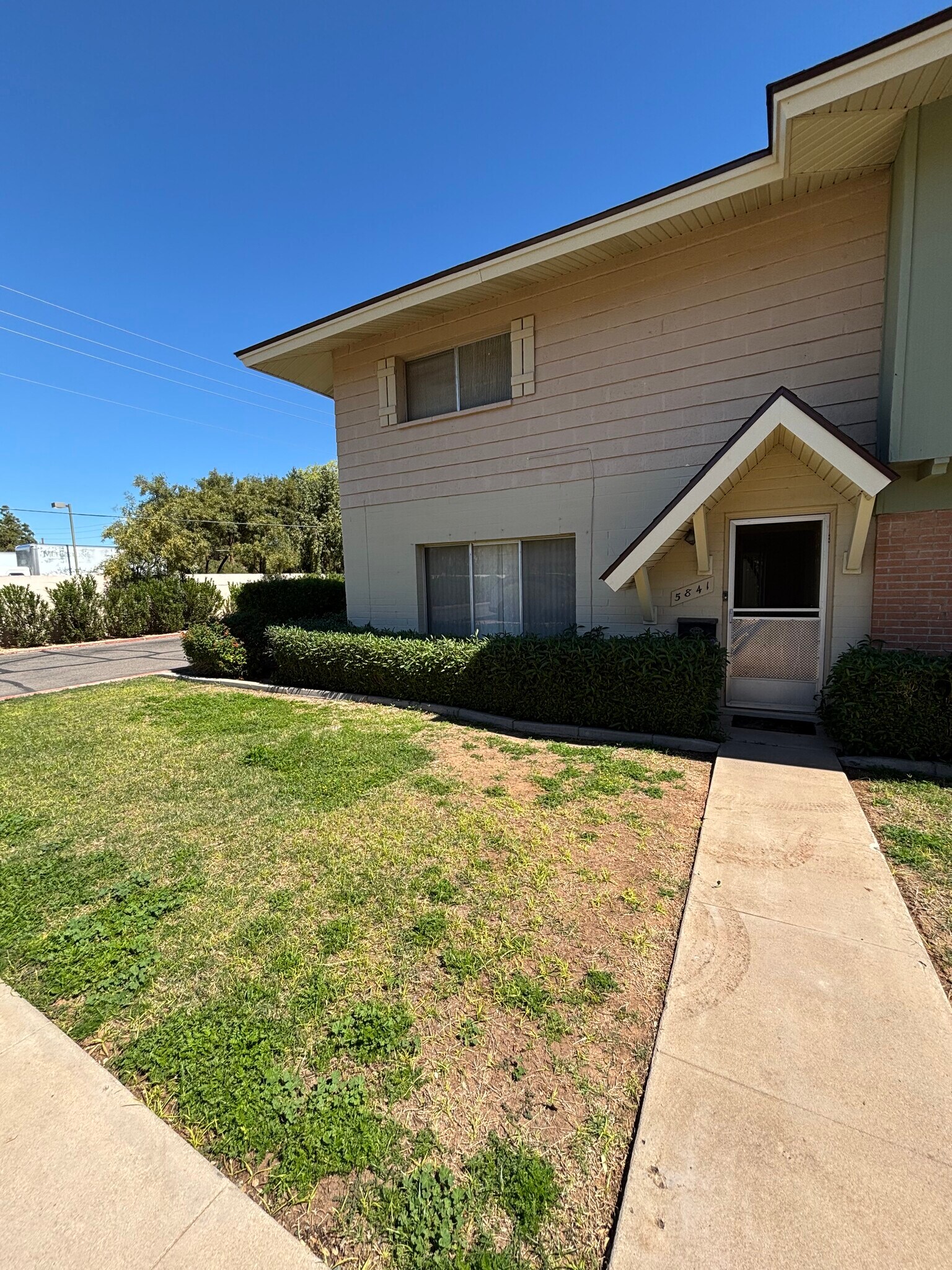 Building Photo - 5841 N Granite Reef Rd
