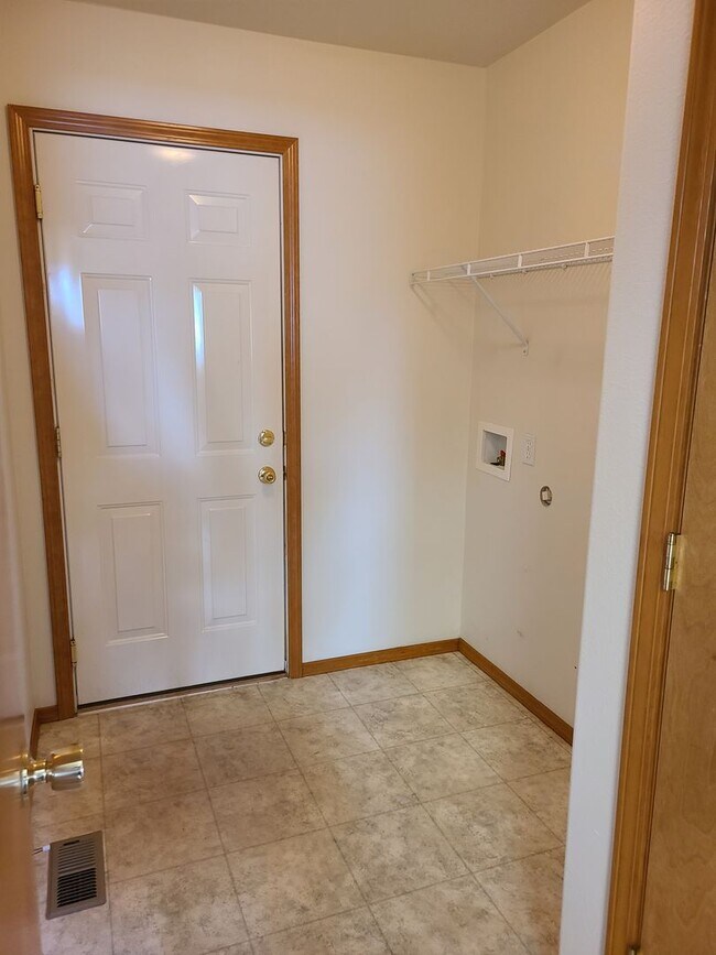 Building Photo - Lovely 3 Bedroom 2 Bath Sunshine Meadows Home for Rent!