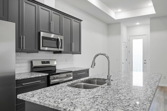 Building Photo - 31 Louvet Ln