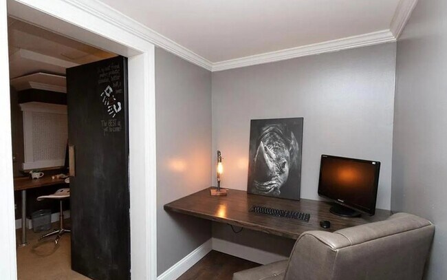 Building Photo - 256 Castle Dr