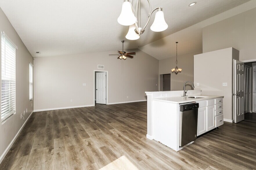 Building Photo - 4557 Walcott Dr