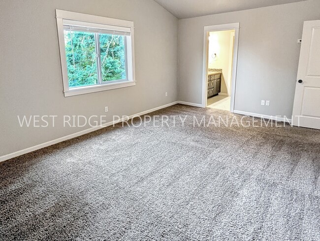 Building Photo - 5518 SE Pardee St