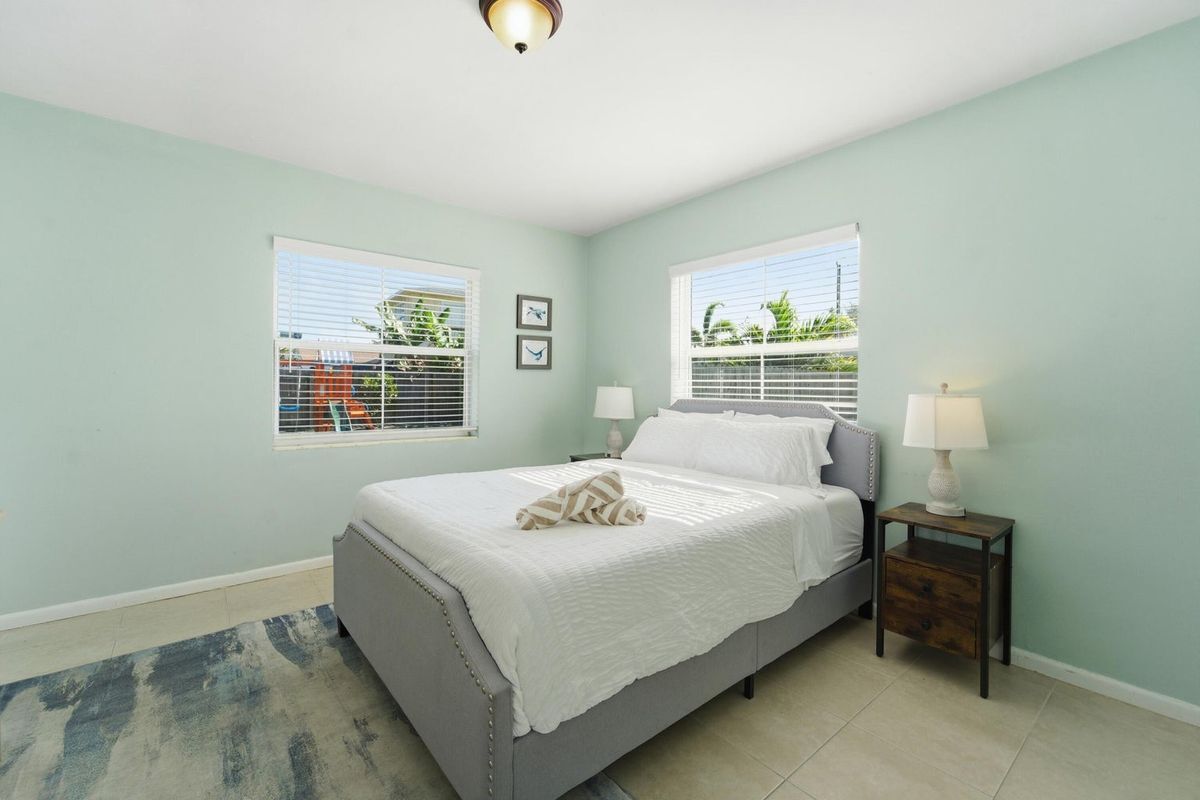 Building Photo - 1424 Willow Rd