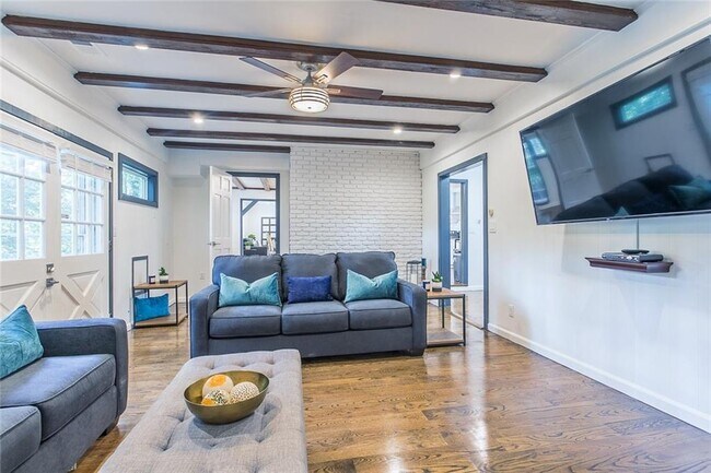 Building Photo - 6680 Williamson Dr NE