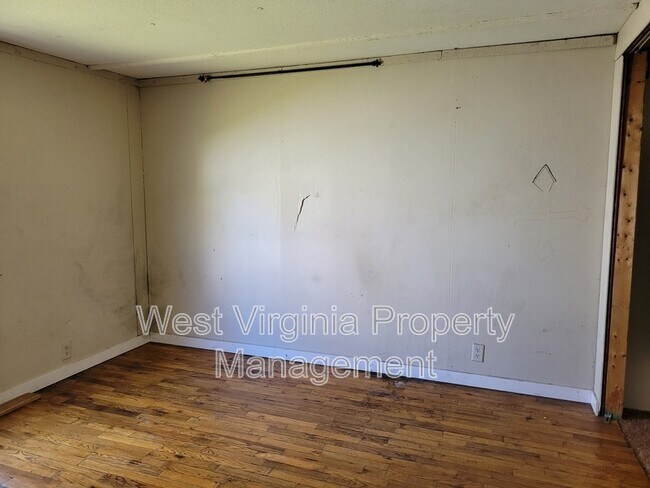 Building Photo - 432 Pocahontas St W