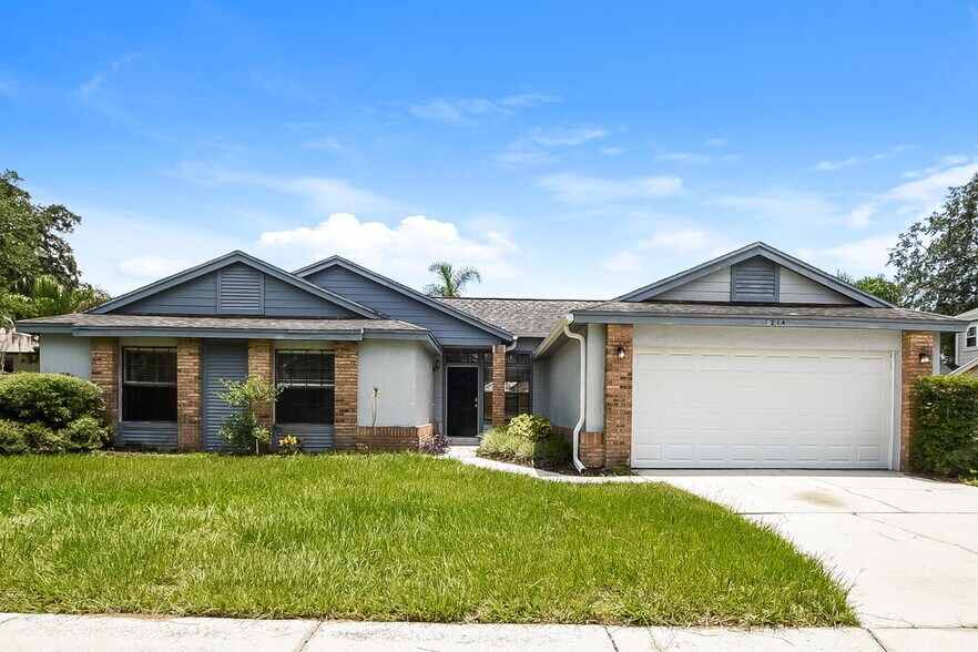 Primary Photo - 1214 Lacey Oak Dr