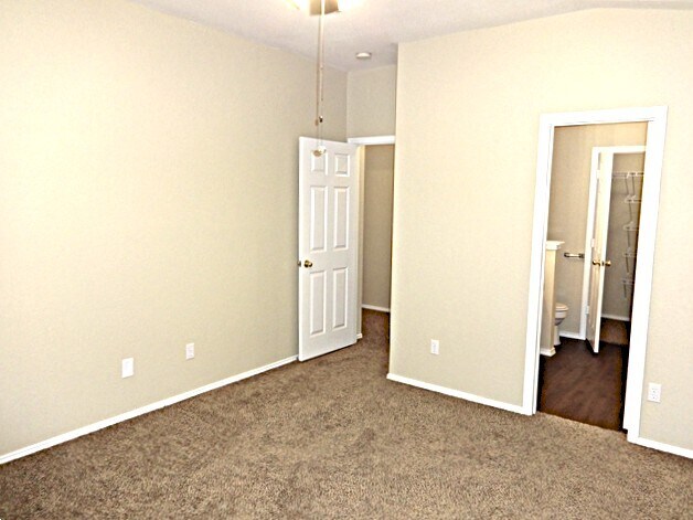 Building Photo - 2131 Jester Farms